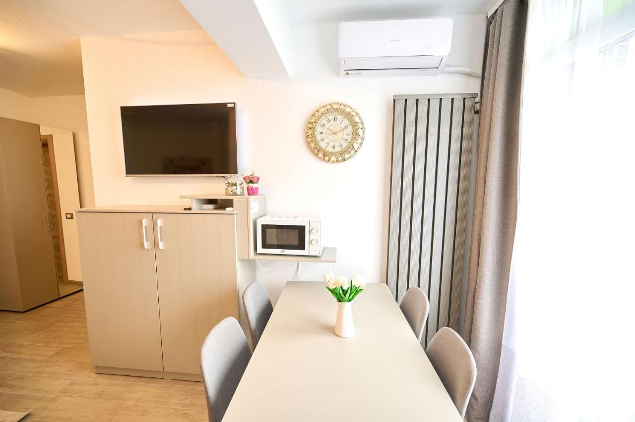 Royale Sundance Studio 7 Beach Spa & Pool Mamaia Nord Εξωτερικό φωτογραφία